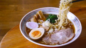 外国人はビックリする！正しいラーメンの食べ方！